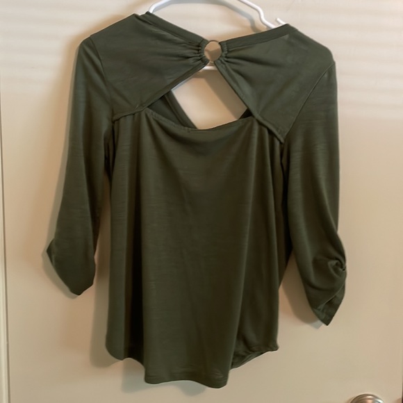 Women’s Top - Picture 3 of 4